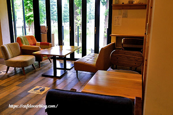 ANOTHER PLACE CAFE◇店内(一階)