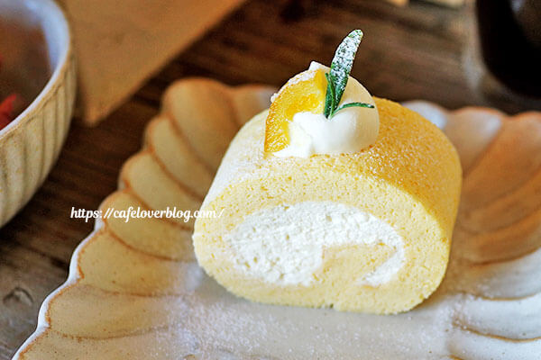 リコリス◇レモンとレアチーズクリームのロールケーキ