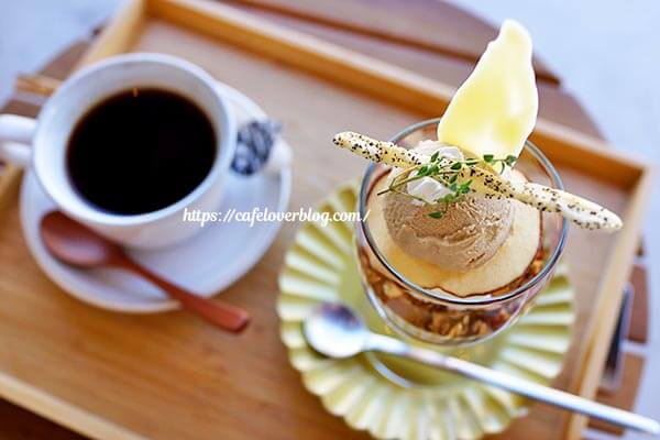 KeFU COFFEE◇ブレンドコーヒー(マイルド) / 紅茶と梨のパフェ