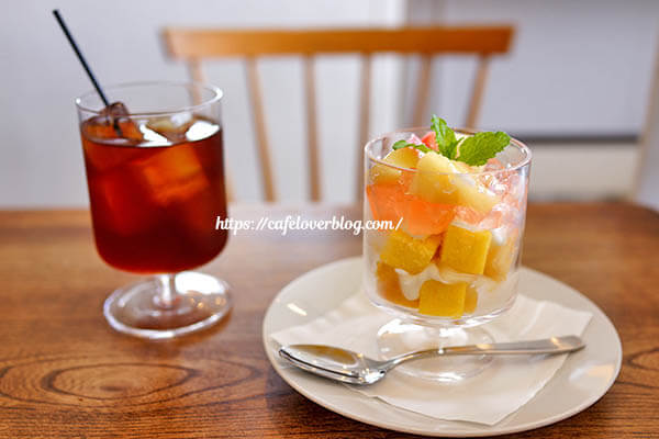 MELLOW THINGS ◇ 桃のトライフル / 水出しアイスコーヒー(浅煎り)