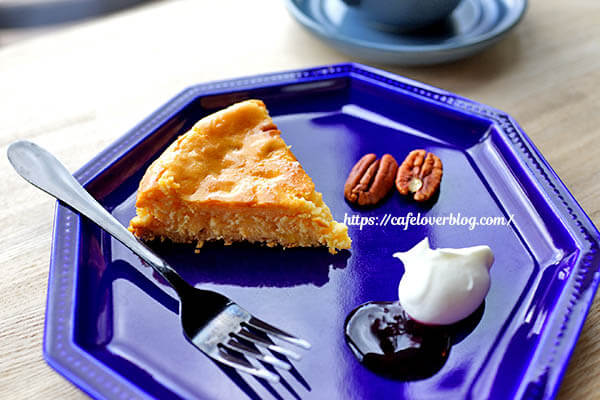 織部珈琲 ◇ パイナップルのベイクドチーズケーキ