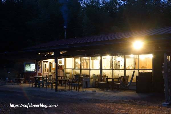 焼き菓子店 蕾 ◇ 夜の外観