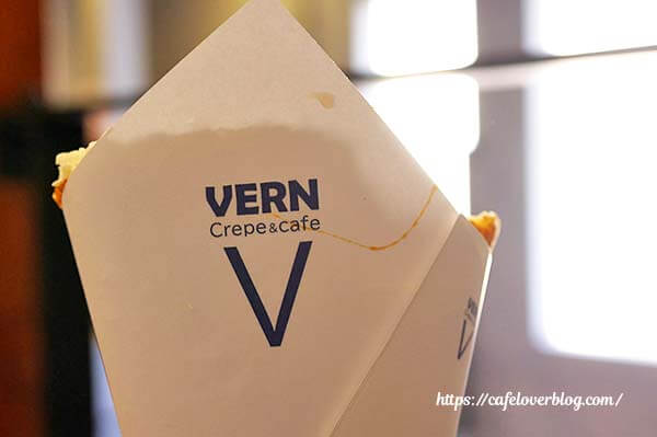 板橋区成増のcrepe&cafe VERNのクレープの包み紙に書かれたロゴ