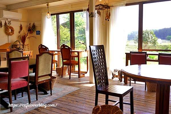栃木県茂木町にあるcafe鎮守の店内
