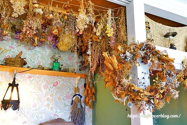 栃木県茂木町にあるcafe鎮守の店内