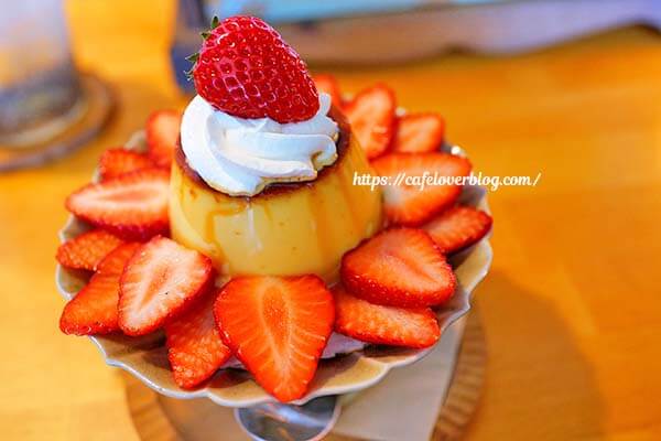 栃木県茂木町にあるcafe鎮守のいちごのプリンアラモード