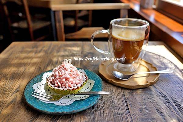 福島市にある伏見珈琲店のさくらのタルトとつぶあんコーヒー