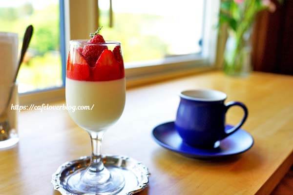 宇都宮市清原台にあるgoat coffee standのいちごのブランマンジェとコーヒー
