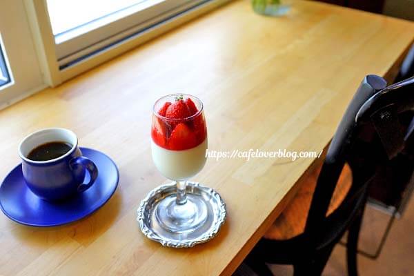 宇都宮市清原台にあるgoat coffee standのいちごのブランマンジェとコーヒー