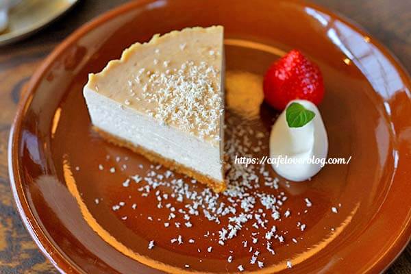 茨城県大子町にあるカフェnene parのいちごのチーズケーキ