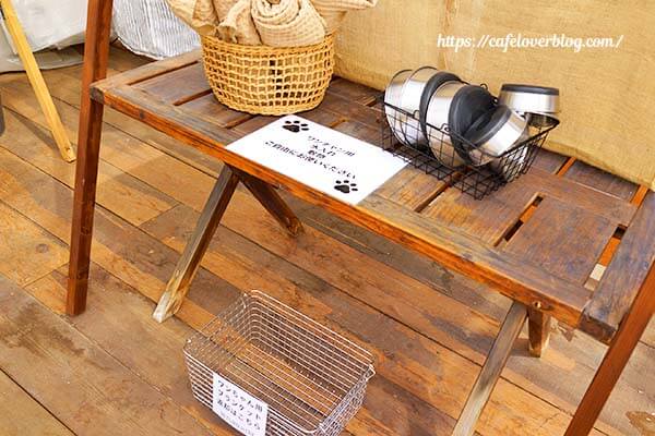 ワンちゃん用敷物と水入れ