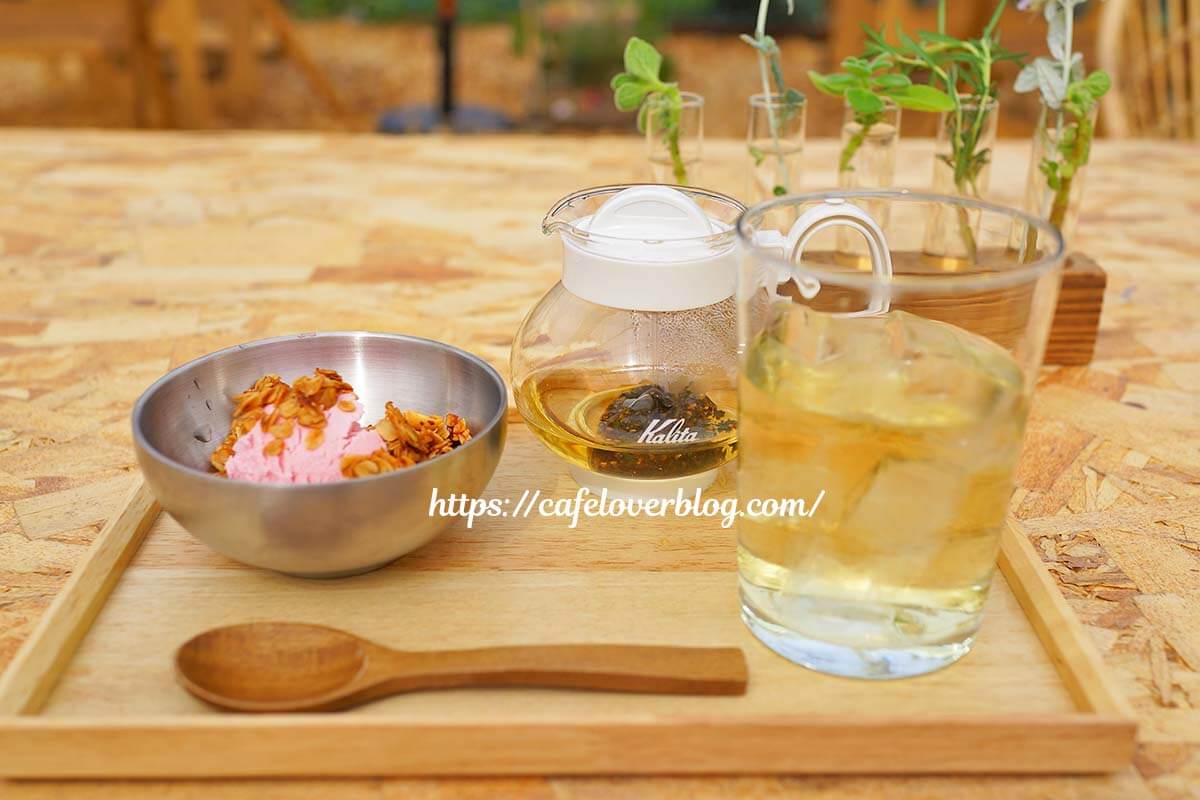 東京都板橋区にあるおいしい野菜塾のカフェcha.yaのきまぐれデザートとホーリーバジルティー