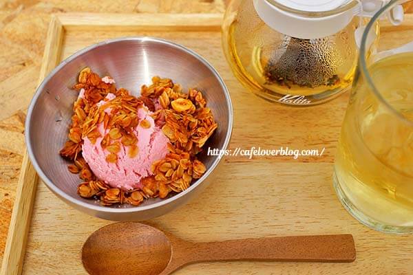東京都板橋区にあるおいしい野菜塾のカフェcha.yaのきまぐれデザートとホーリーバジルティー