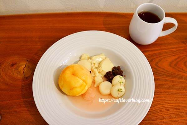 栃木県宇都宮市のMYS,COFFEEの桃の豆花とイングリッシュブレックファーストティー