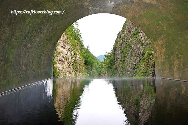 新潟県十日町市にある清津峡渓谷トンネルの洞内