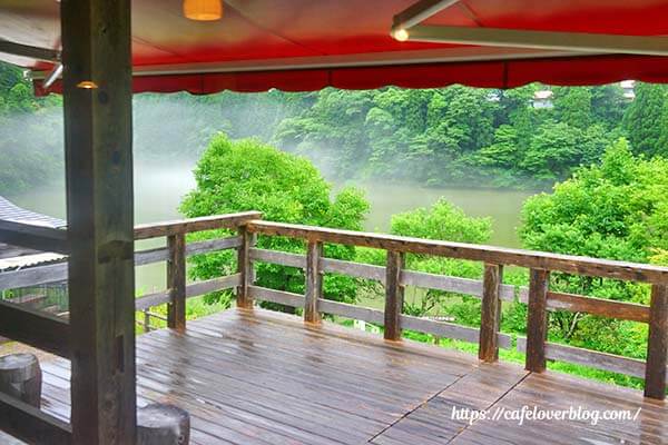 福島県三島町のつるのIORIカフェのテラス