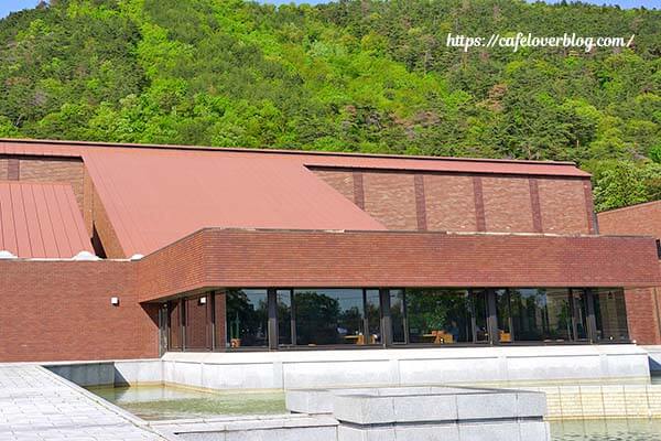 福島市の県立美術館内にあるCurry and Spice dishes 笑夢の外観