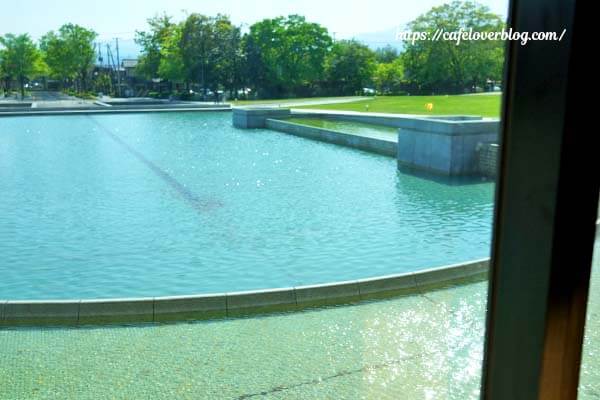 福島市の県立美術館内にあるCurry and Spice dishes 笑夢の窓からの眺め