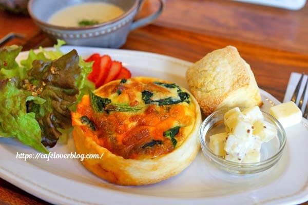 千葉県流山市にある焼き菓子屋fossette+の焼き立てキッシュプレート