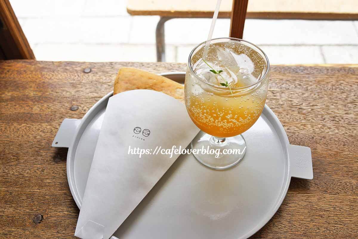 さいたま市浦和区のアンズトモモ北浦和の黒糖バターのクレープとはちみつレモンソーダ