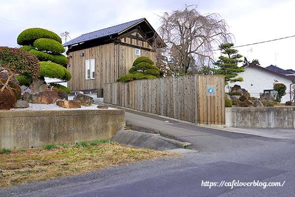 福島県郡山市のabove cloud coffeeの店舗付近