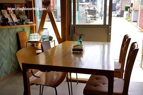 東京都練馬区平和台のmeguri cafe+spaceの店内