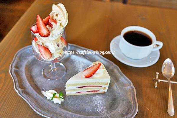 茨城県結城市のcafe robinetの苺のイートンメスとショートケーキ