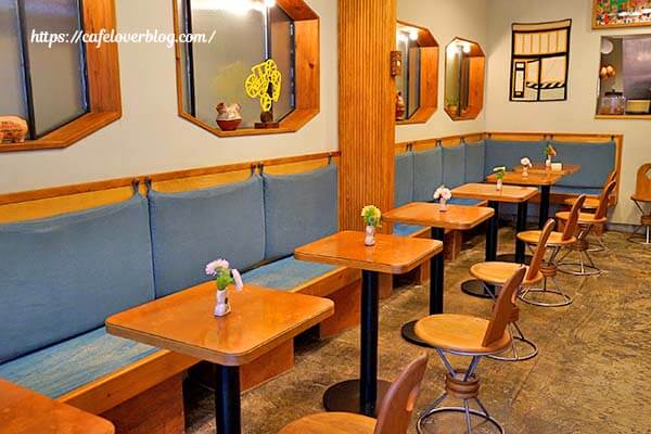 東京都中野区にあるLOUの店内
