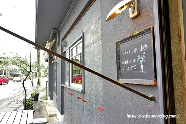 栃木県那須塩原市の1988 CAFE SHOZOの入口付近