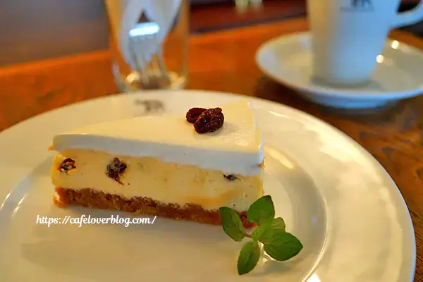 栃木県那須塩原市の1988 CAFE SHOZOのラムレーズンのチーズケーキ