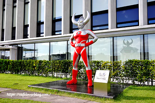 福島県須賀川市役所のウルトラの父の像