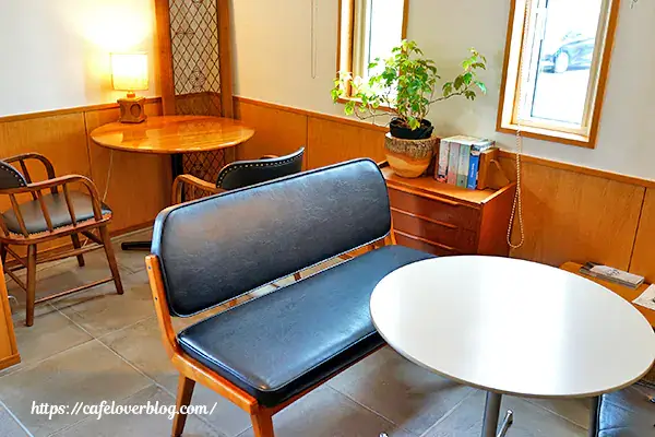 福島県湯川村のリトルタローカフェの店内