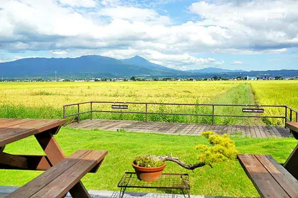 福島県湯川村のリトルタローカフェのテラス席