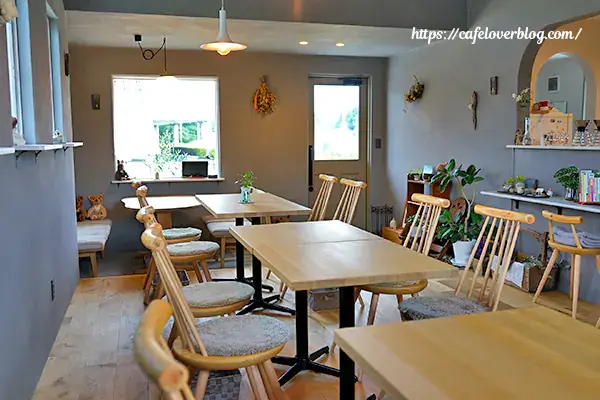 栃木県矢板市のカフェ燈家(to-ka)の店内の様子
